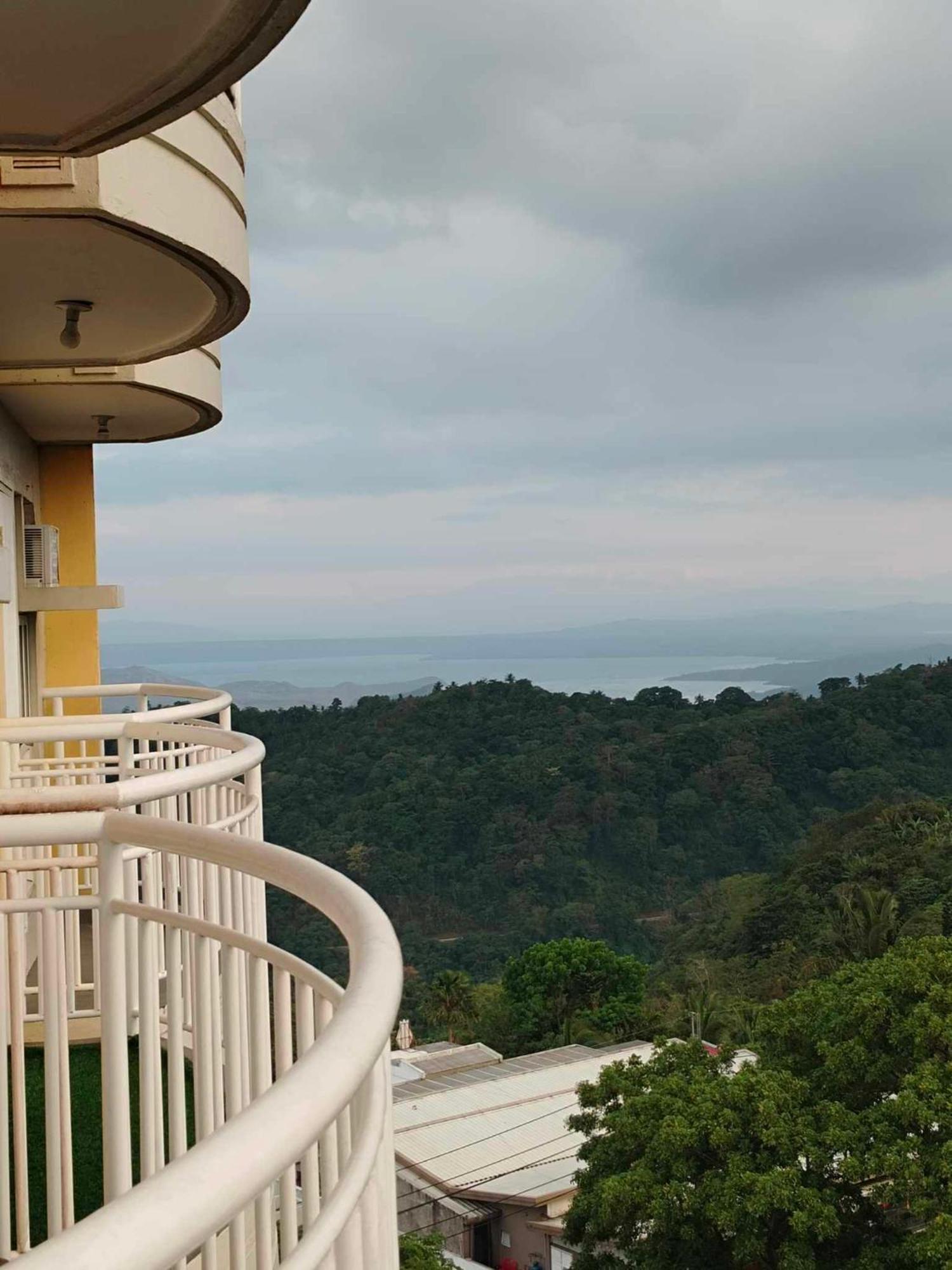 Cityland Tagaytay Taal Lake View City View Free Pool Parking Hotel Tagaytay City Exterior photo