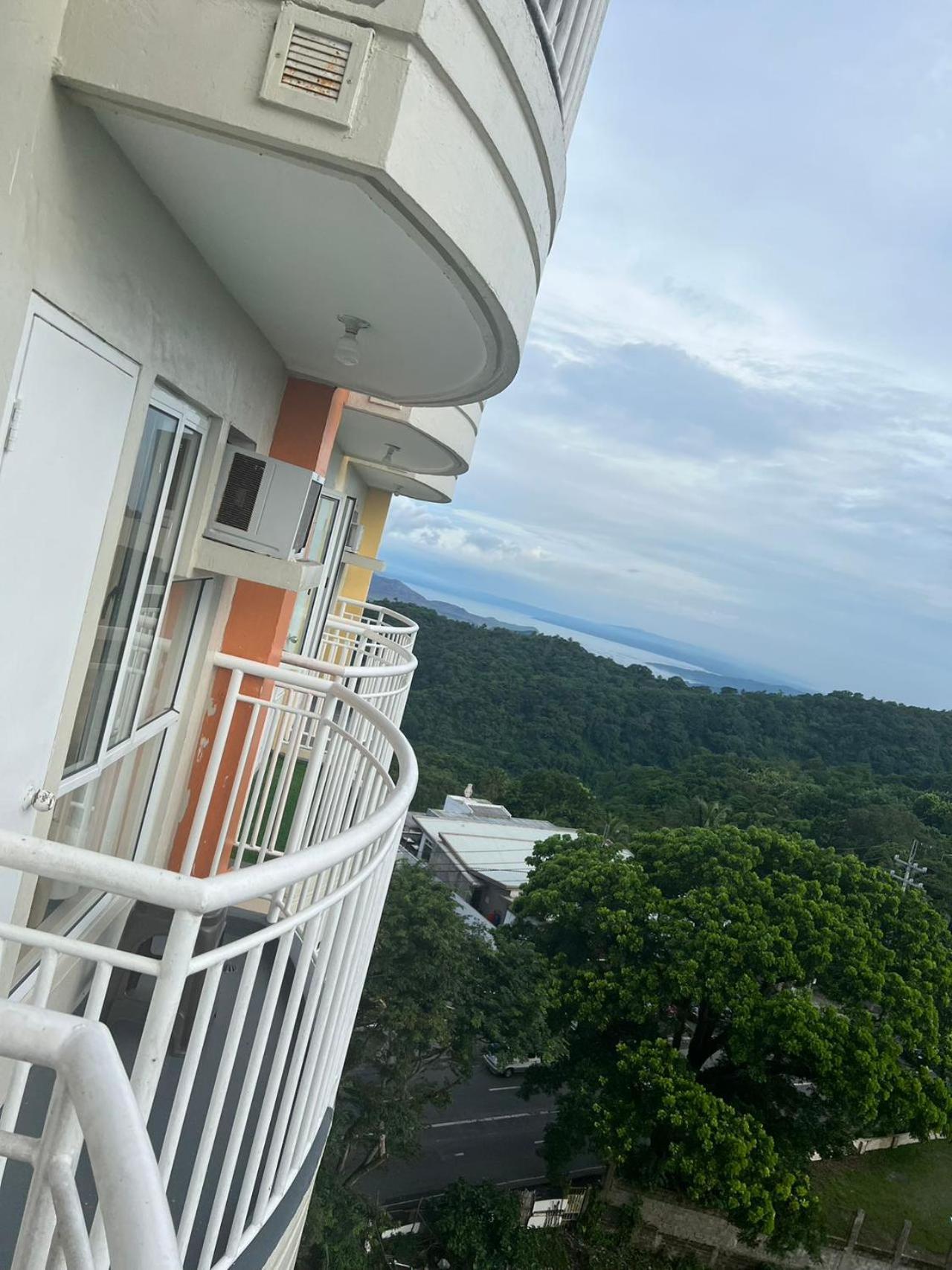 Cityland Tagaytay Taal Lake View City View Free Pool Parking Hotel Tagaytay City Exterior photo